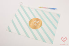 Cargar imagen en el visor de la galería, Sobre A4 celeste
